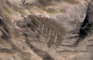 Illustration for article titled Mars Gets a New Crater, We Find it Within a Day